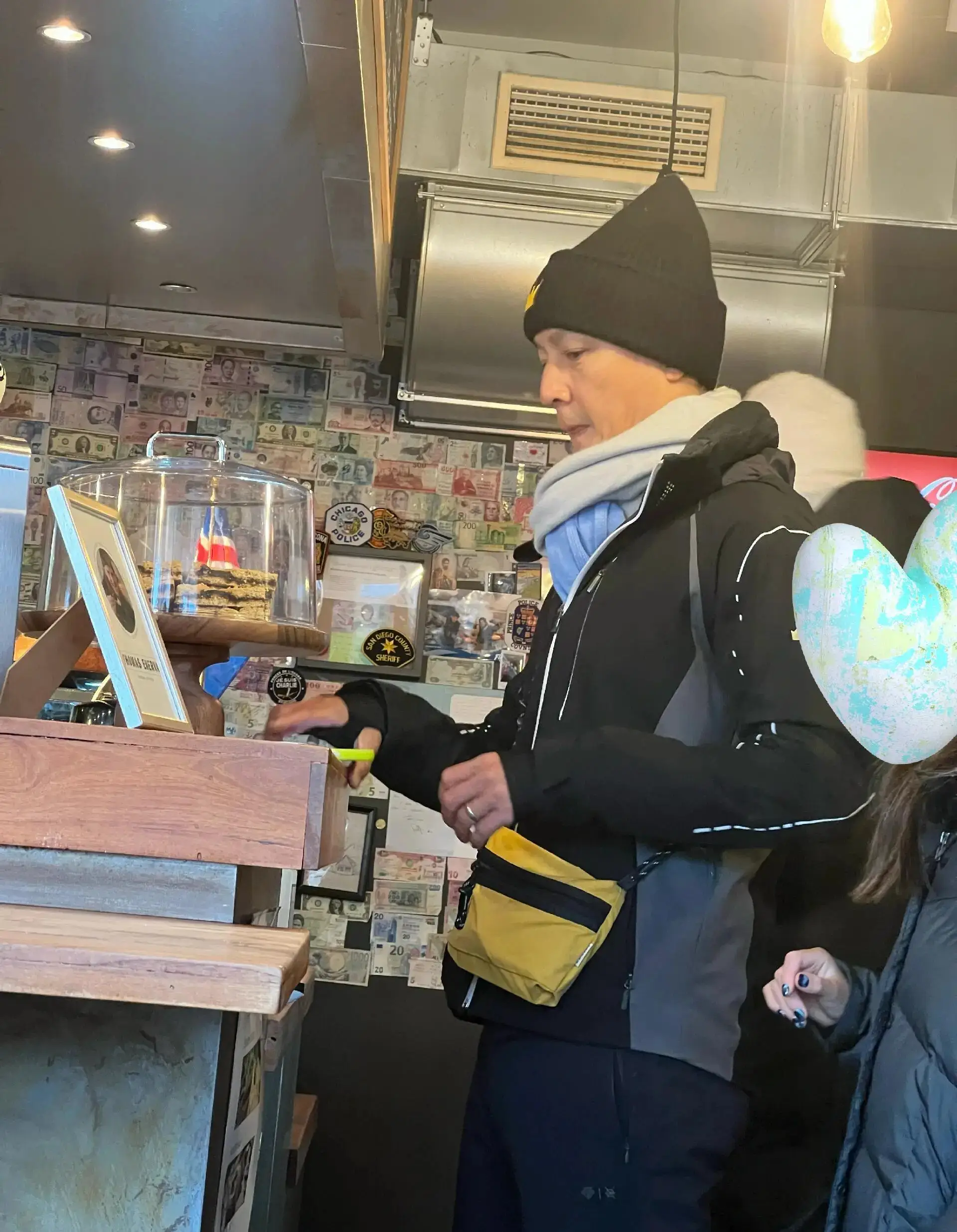 吳彥祖一家冰島度假被偶遇