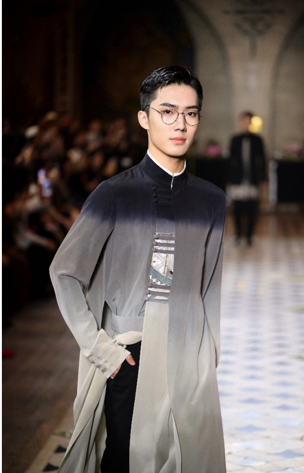 青年演員溫淳棣 攜手國風高定設計師熊英亮相巴黎時裝周