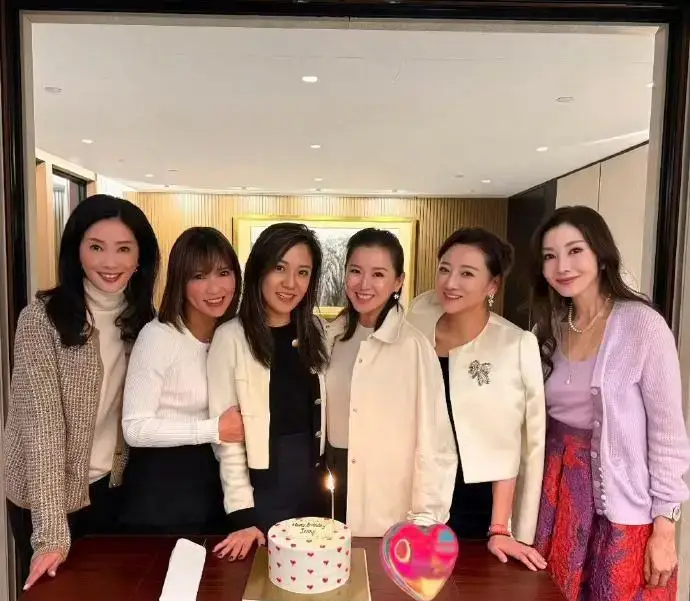54歲李嘉欣近照曝光