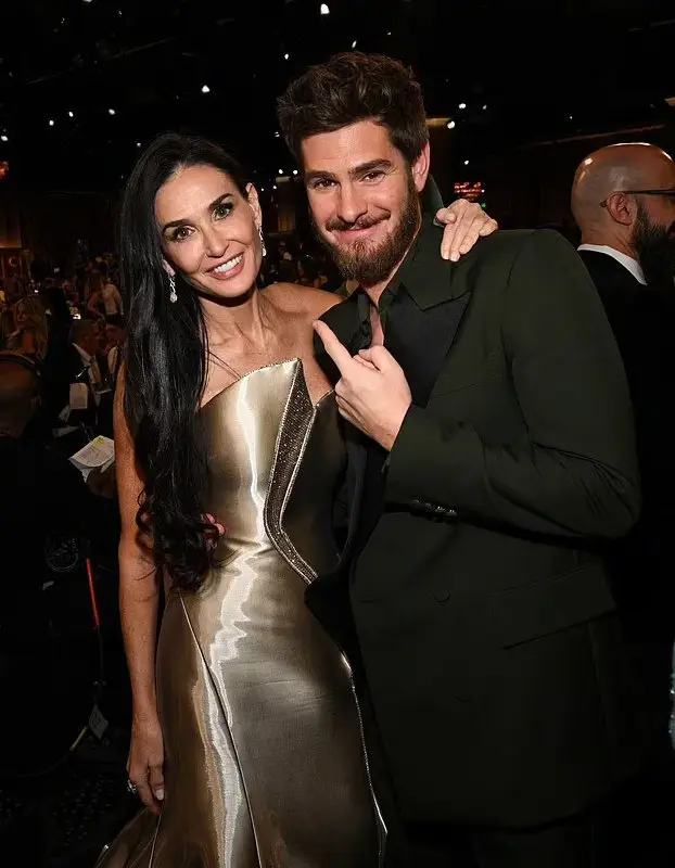 外媒曝黛米摩爾與加菲已同居