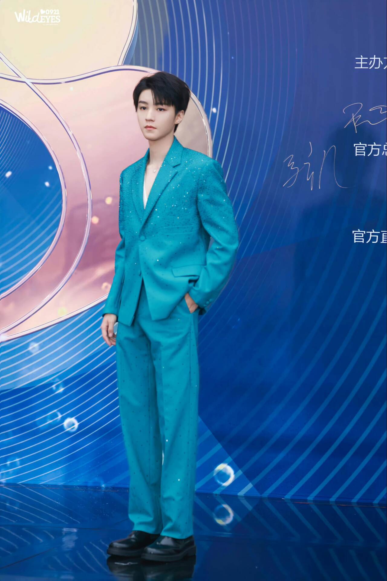 ae3225cdd161c1ac39b7a1193e8b2840_720.png 王俊凱微博電影之夜紅毯造型/壹號娛樂