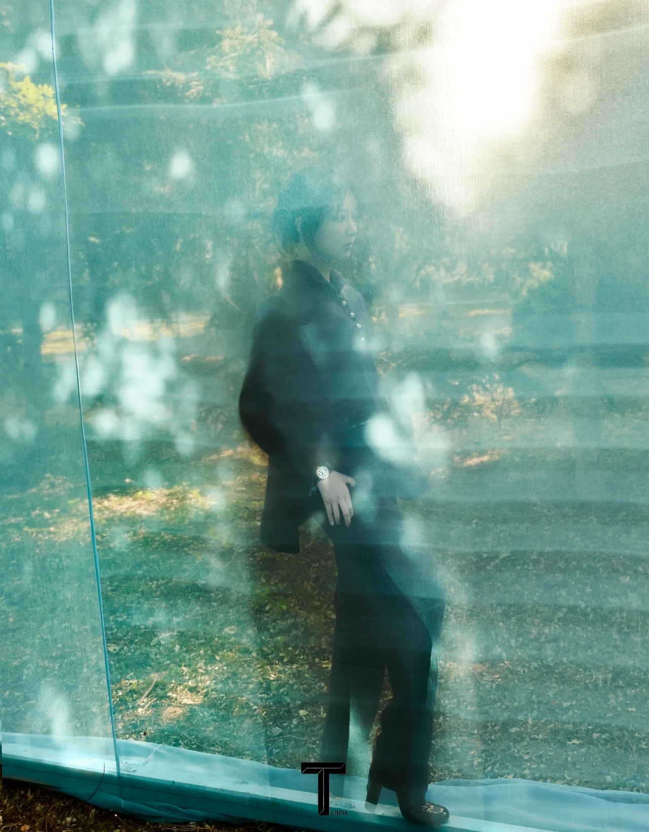 48d99009ly1h95h2wc485j20zk19ltqk.jpg 楊紫 感知明暗的流轉與交織/壹號娛樂