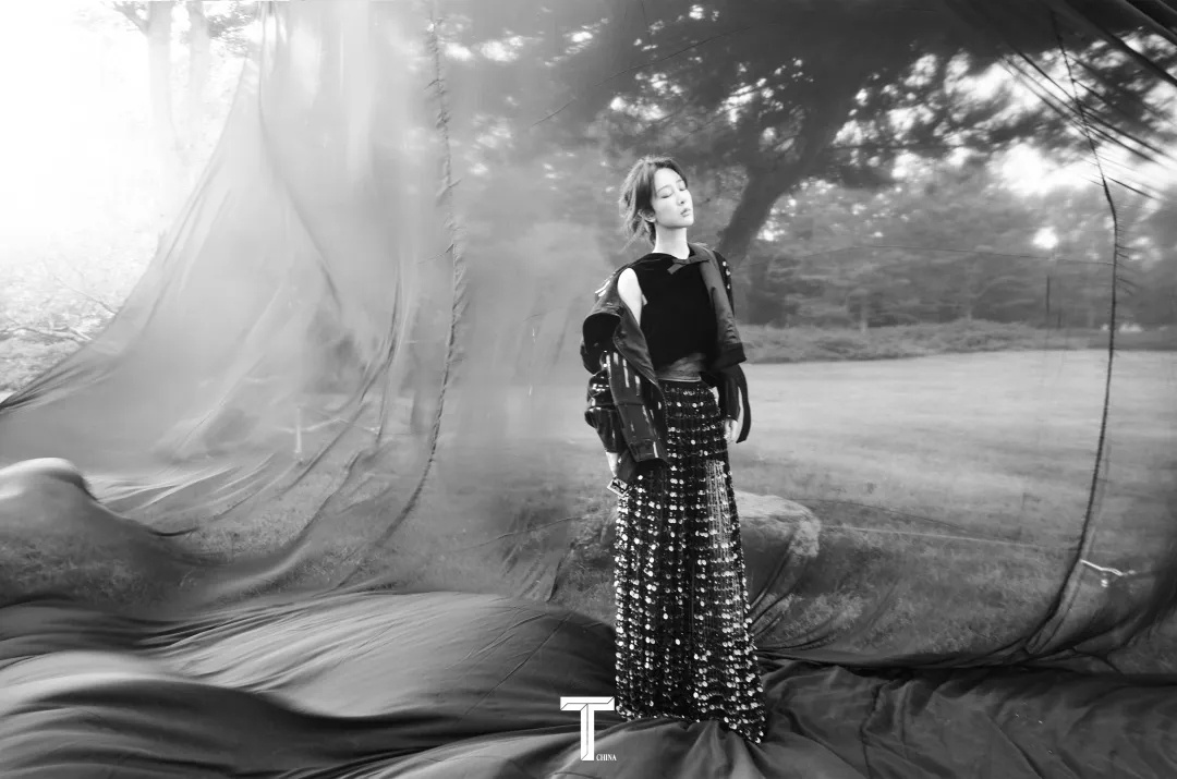 48d99009ly1h95h2zapv2j20u00jvwjh.jpg 楊紫 感知明暗的流轉與交織/壹號娛樂