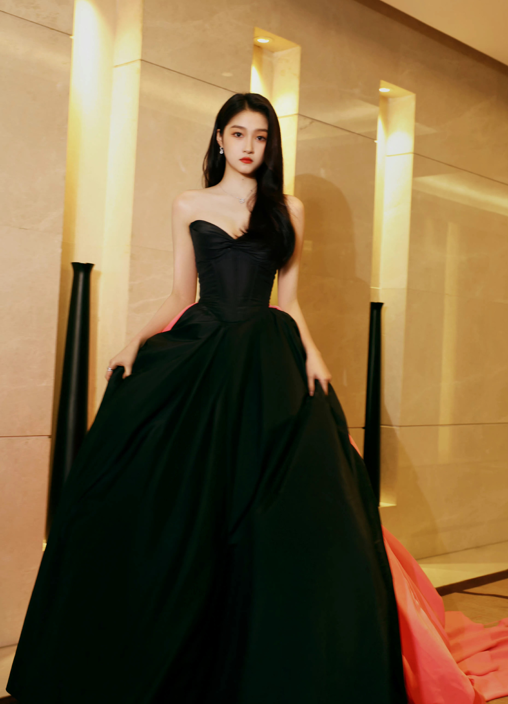 001OXMtPgy1h9ij8cwg5pj62vc3z44qp02.jpg 關曉彤國劇盛典/壹號娛樂