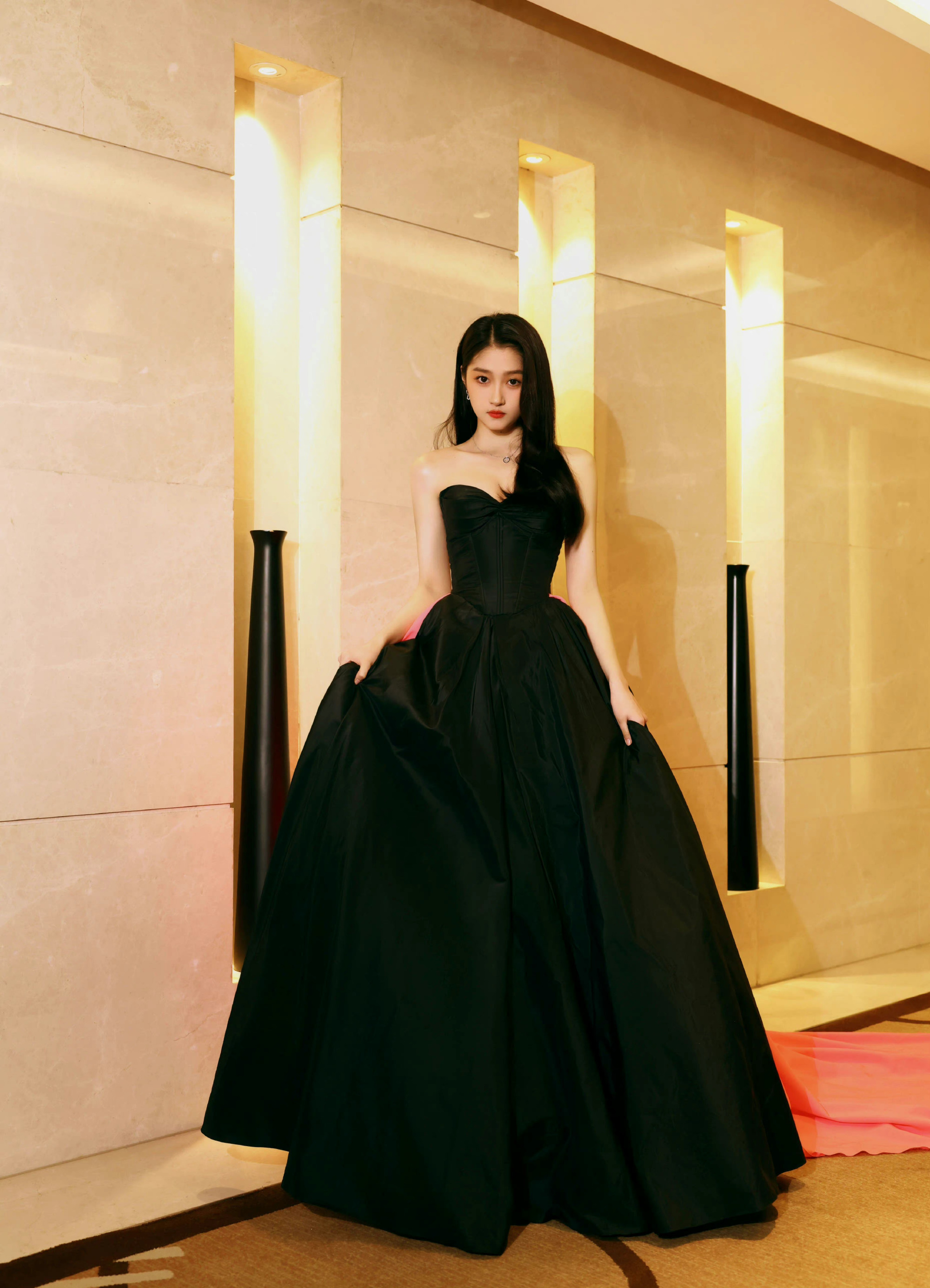 001OXMtPgy1h9ij8bah40j62vc3z4kjl02.jpg 關曉彤國劇盛典/壹號娛樂