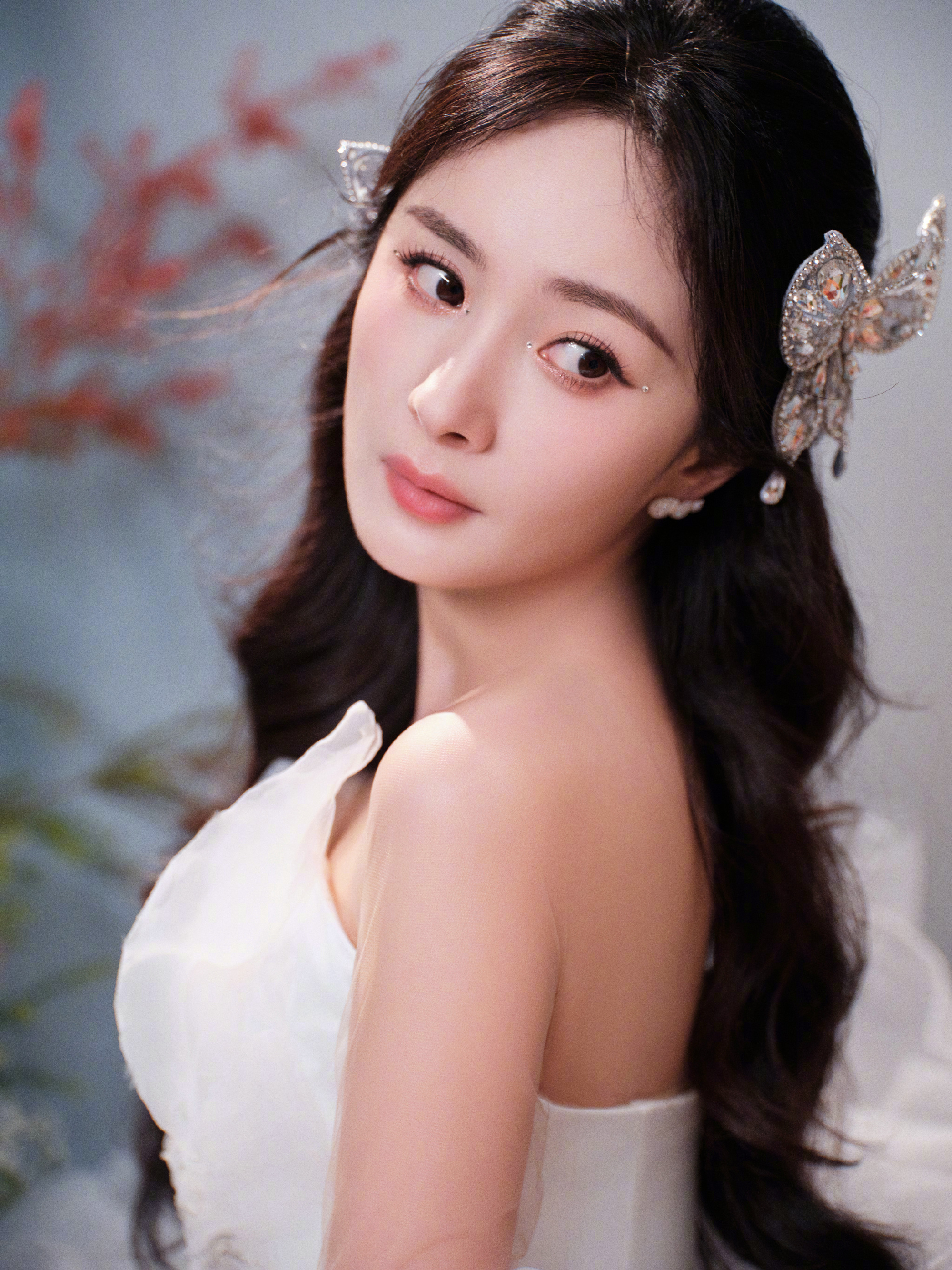 002ZLx3Bly1hx4am81txsj63dc4hs7wo02.jpg 楊冪跨年演唱會/壹號娛樂